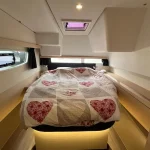 Cabin bed - Used catamaran Fountaine Pajot Lucia 40 for sale by your dealer Canet Boat Plaisance in the Mediterranean Sea