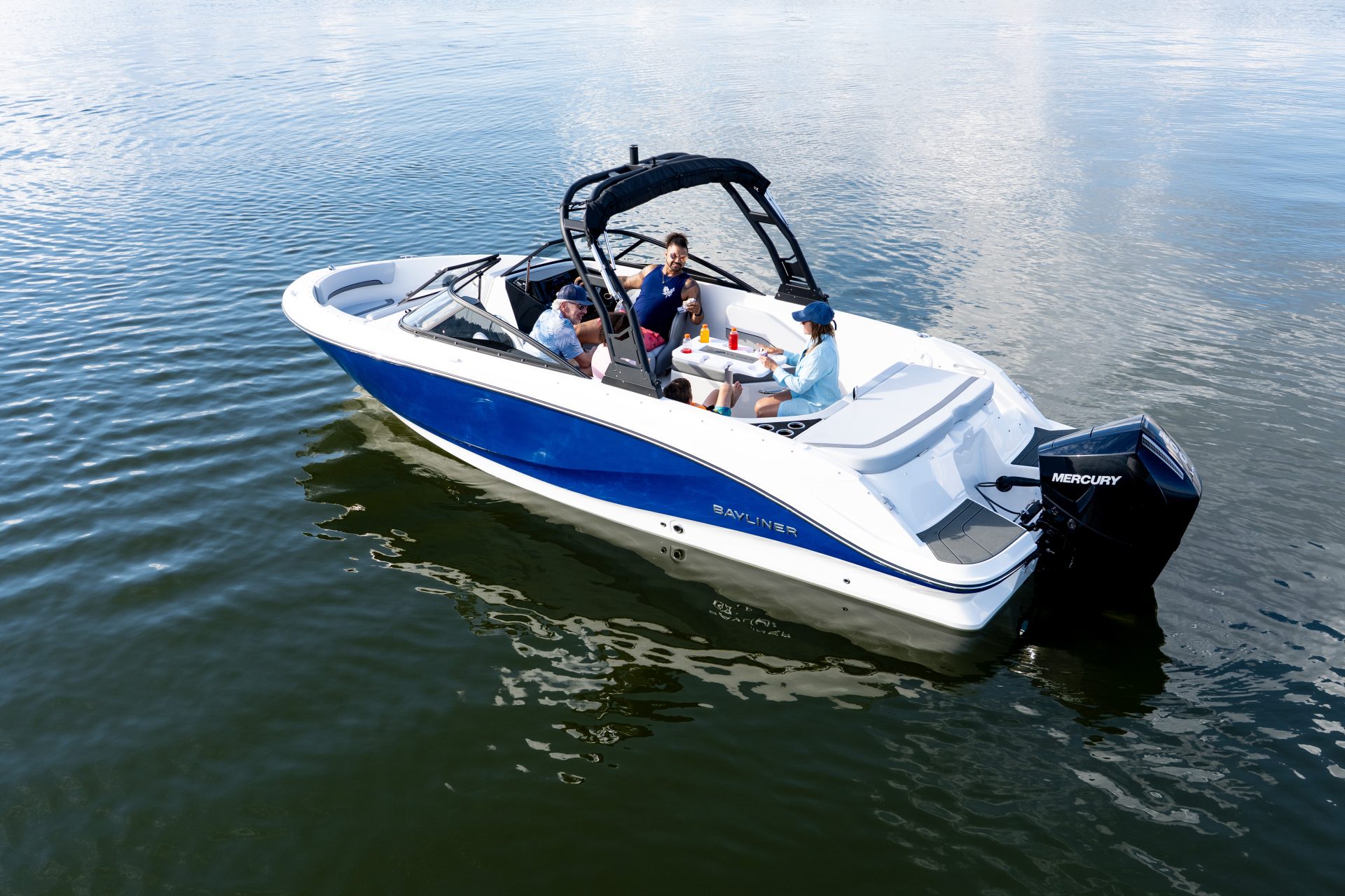 Bayliner V22 Bowrider - en vente chez CBP Canet Boat Plaisance, concessionnaire en Méditerranée