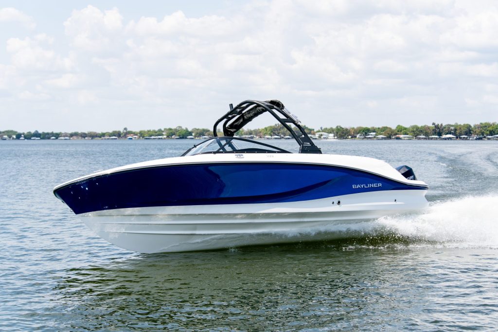 Bayliner V22 Bowrider - en vente chez CBP Canet Boat Plaisance, concessionnaire en Méditerranée